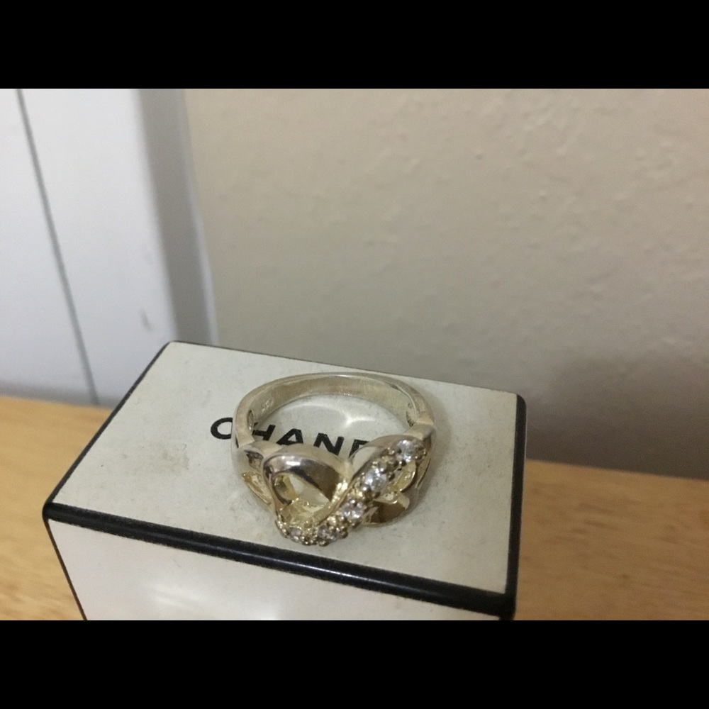 14K white gold-filled Infinity ring.  Size 7